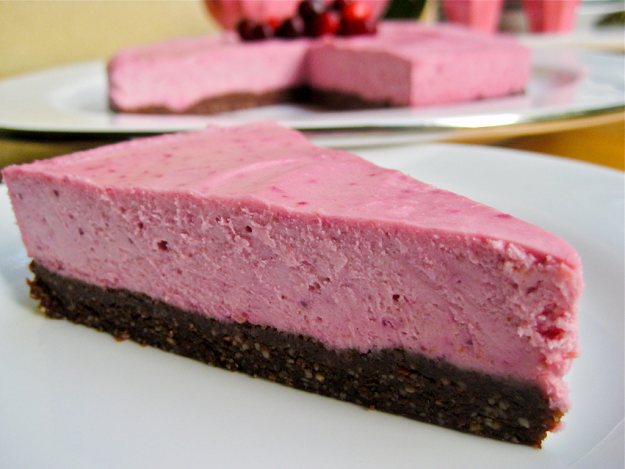 Raw Vegan Lemon Cranberry Cheesecake_625_469_84auto_s_c1.jpg